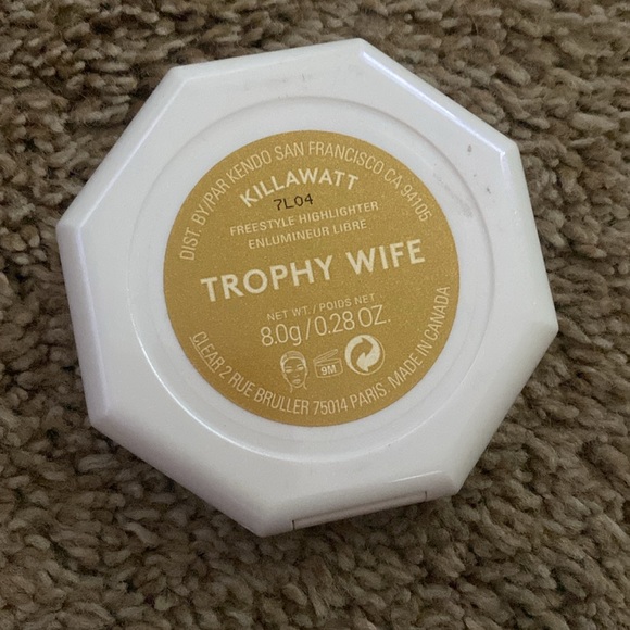Fenty Beauty | New Killawatt Freestyle Highlighter in “Trophy Wife” - Picture 5 of 7